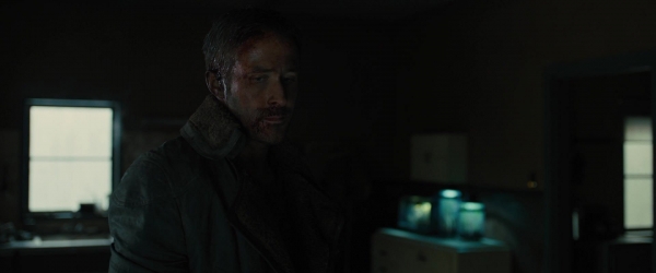 ryangoslingup_BLADERUNNER2049_0083.jpg