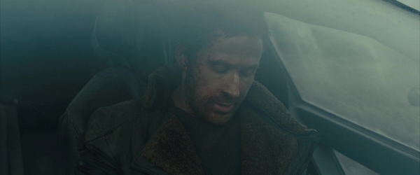 ryangoslingup_BLADERUNNER2049_0102.jpg