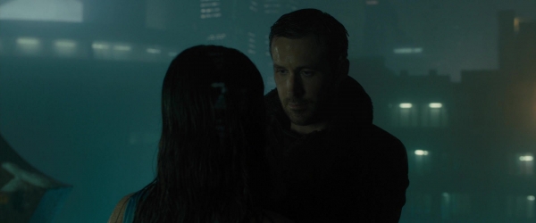 ryangoslingup_BLADERUNNER2049_0303.jpg