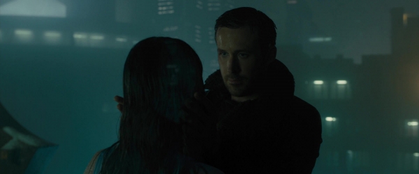 ryangoslingup_BLADERUNNER2049_0305.jpg