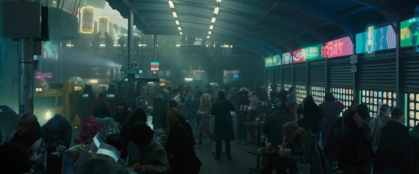 ryangoslingup_BLADERUNNER2049_0477.jpg