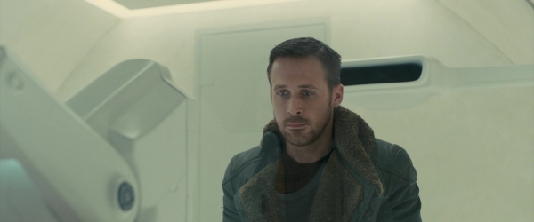 ryangoslingup_BLADERUNNER2049_1083.jpg