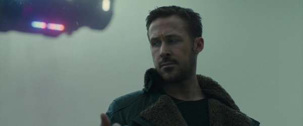 ryangoslingup_BLADERUNNER2049_1112.jpg