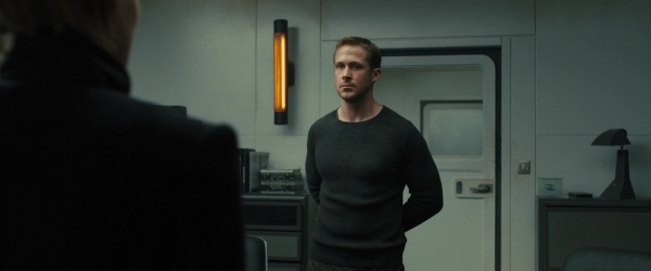 ryangoslingup_BLADERUNNER2049_1137.jpg