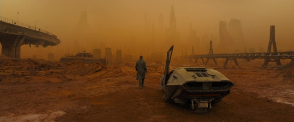 ryangoslingup_BLADERUNNER2049_1265.jpg