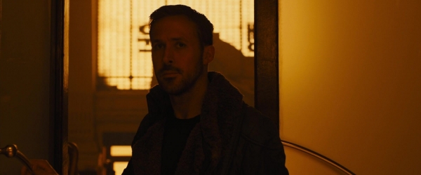 ryangoslingup_BLADERUNNER2049_1325.jpg