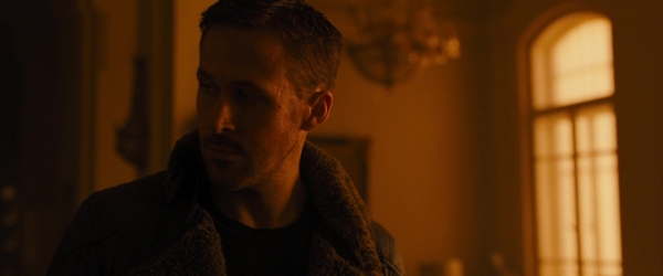 ryangoslingup_BLADERUNNER2049_1357.jpg