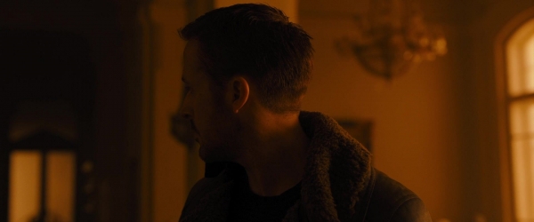 ryangoslingup_BLADERUNNER2049_1359.jpg