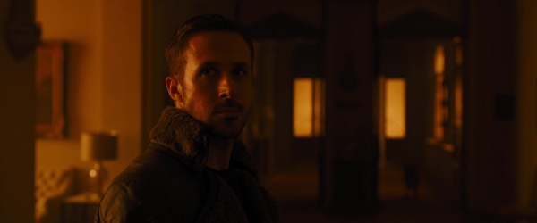 ryangoslingup_BLADERUNNER2049_1370.jpg