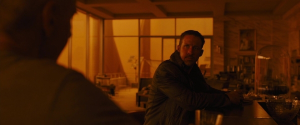 ryangoslingup_BLADERUNNER2049_1530.jpg