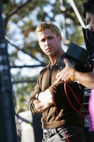 ryangoslingup_2012-11-04-OnSet-b0008.jpg