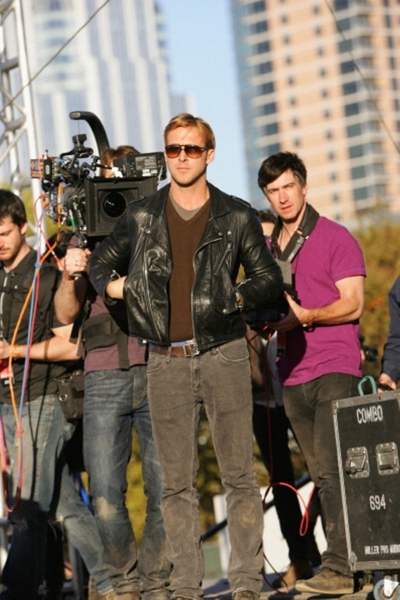 ryangoslingup_2012-11-04-OnSet-b0014.jpg