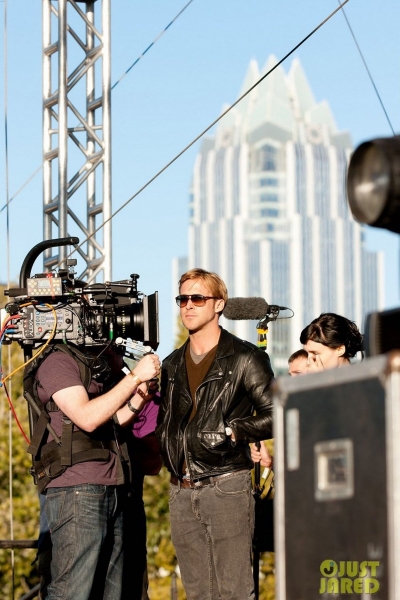 ryangoslingup_2012-11-04-OnSet-b0023.jpg