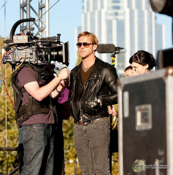 ryangoslingup_2012-11-04-OnSet-b0079.jpg