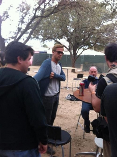 ryangoslingup_2012-11-05-OnSet-b0022.jpg