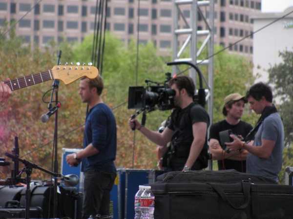 ryangoslingup_2012-11-06-OnSet-b0015.jpg