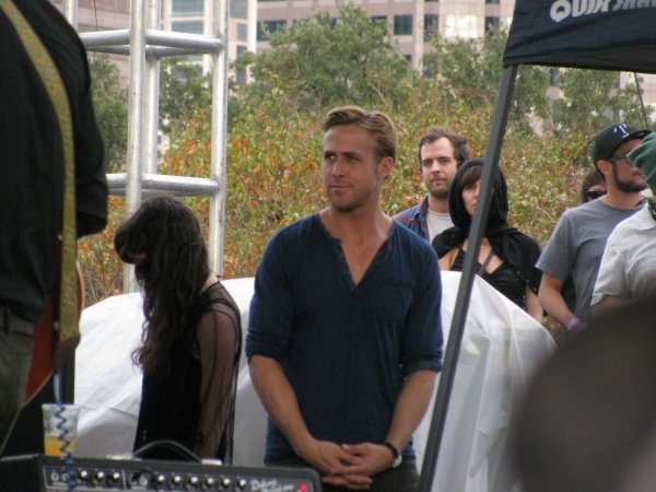 ryangoslingup_2012-11-06-OnSet-b0016.jpg