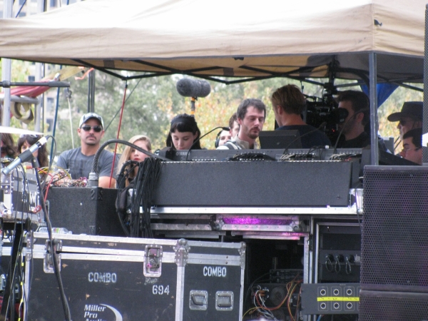 ryangoslingup_2012-11-06-OnSet-b0022.jpg