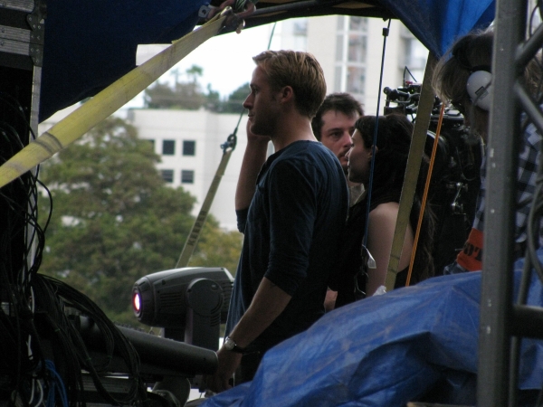 ryangoslingup_2012-11-06-OnSet-b0046.jpg