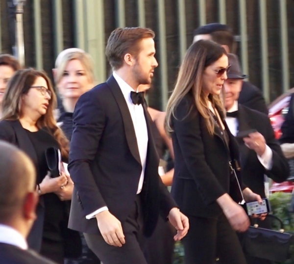 Ryan-Gosling-23rd-Annual-Screen-Guild-Awards-Arrivals-2017-036~0.jpg