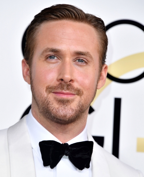 Ryan-Gosling-Golden-Globes-Awards-Arrivals-2017-127.jpg