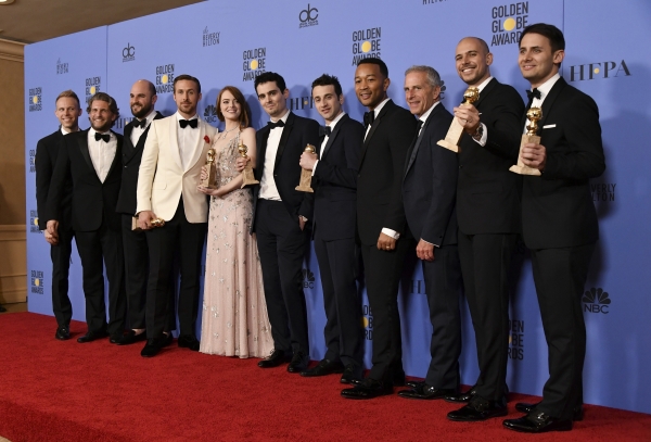 Ryan-Gosling-Golden-Globes-Awards-Press-Room-2017-403.jpg