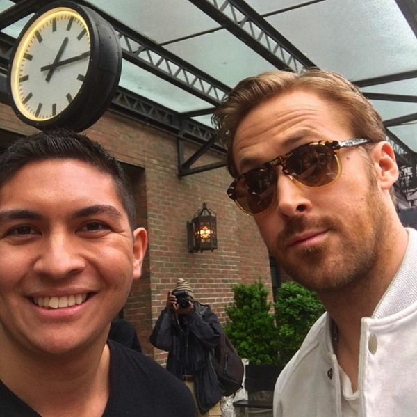 Ryan-Gosling-With-Fans-712.png