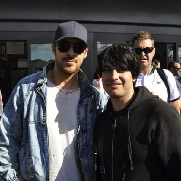 Ryan-Gosling-With-Fans-738.png