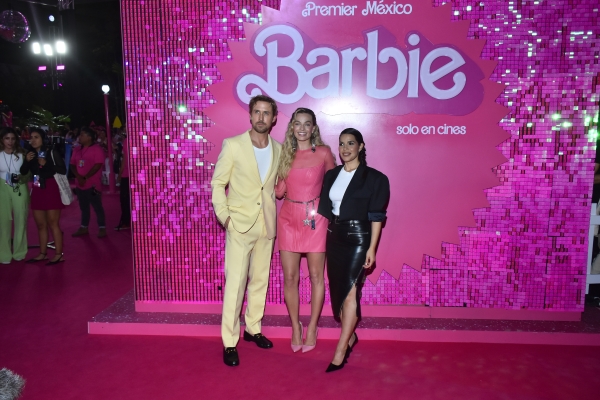 shutterstock_editorial_Barbie_Pink_Carpet_Mexico_City_14000449x.jpg