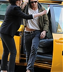 January-1st-Arriving-at-a-movie-theater-in-Uptown-Manhattan-with-his-mother-Donna-ryan-gosling-28007244-334-500.jpg