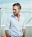 Ryan-Gosling-Antoine-Doyen-Photoshoot-Cannes-2010-06.png