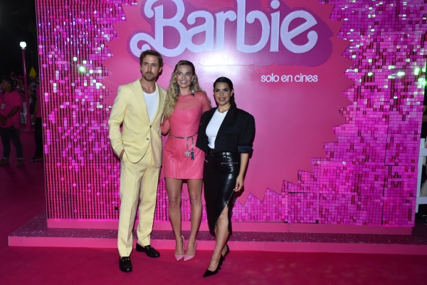 shutterstock_editorial_Barbie_Pink_Carpet_Mexico_City_14000449r.jpg