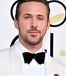 Ryan-Gosling-Golden-Globes-Awards-Arrivals-2017-100.jpg